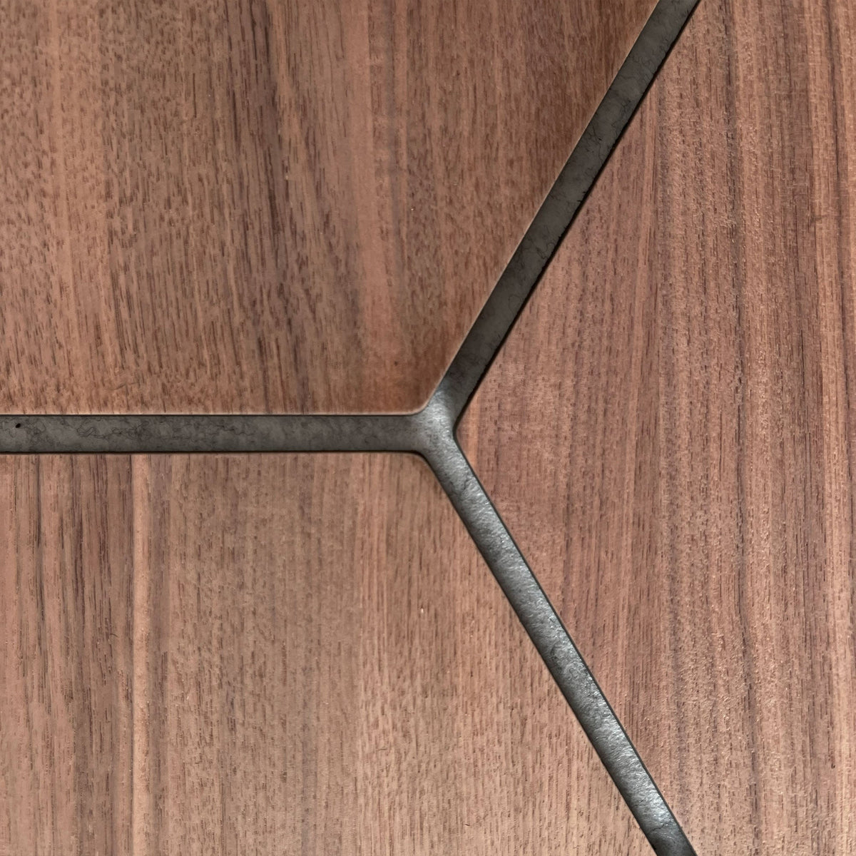 Hexagonpaneel Walnuss mit grauem Filz 81CM | Akustik | Wanddekoration | Sechseck-Form