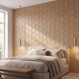 Hexagonpaneel Natur Eiche mit grauem Filz im Schlafzimmer